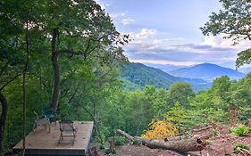 Peaceful Spruce Pine Cabin On 8 Acres With 2 Decks!